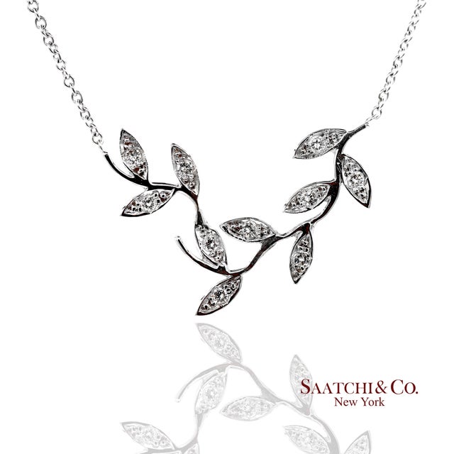 18k(750) White Gold Natural Diamond Leaf Shape Pendant Necklace With Chain For Sale - Image 4 of 13