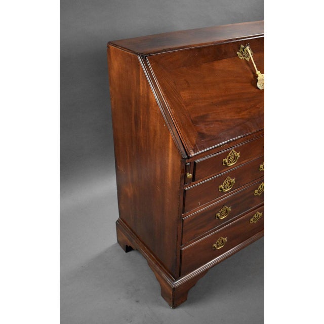 George II Red Walnut Bureau, 1750s For Sale - Image 3 of 8