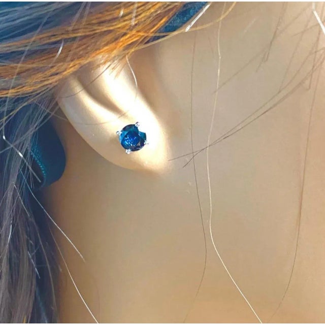 Contemporary Matched Pair Round Sapphire 1.65 Carat 14 Karat White Gold 0.23 Inch Wide Stud Earrings - 2 Pieces For Sale - Image 3 of 5