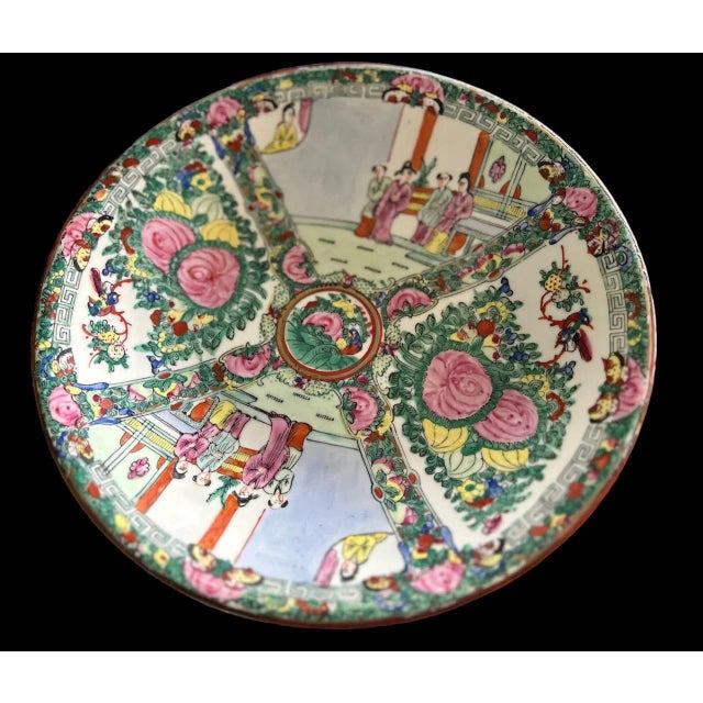 Vintage Chinese Export Rose Medallion Porcelain Handpainted Bowl. This bowls colors are beautiful and it is in excellent...