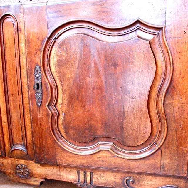 French Provincial Walnut Buffet À Deux Corps, Early 19th Century For Sale - Image 11 of 16