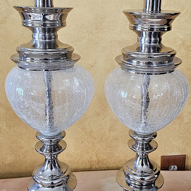 Pair of Tall Chrome Crackle Glass Table Lamps – Vintage Hollywood Regency Glam 3-Way Lighting For Sale - Image 11 of 18