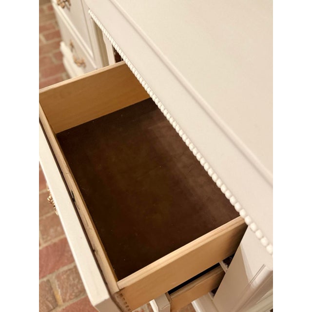 2000 - 2009 Pair of Three-Drawer Traditional Nightstands in Natural Linen For Sale - Image 5 of 11