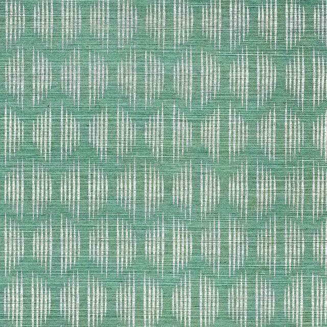 Sample - Schumacher Ovington Sisal Wallpaper in Mineral For Sale