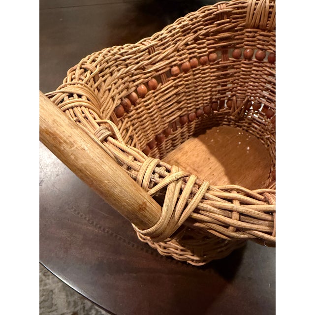Chestnut Vintage 1970s Woven Wicker Basket With Wood Bead Detail & Handle For Sale - Image 8 of 14