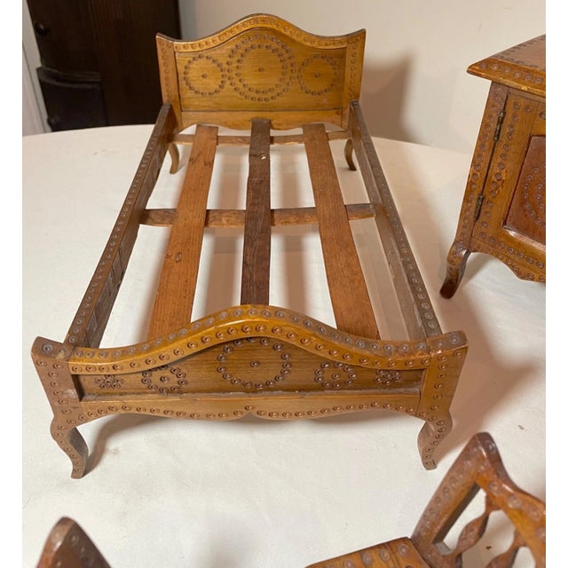 1920s Set of 8 Antique Handmade Mini Wood Bedroom Set Tramp Art Furniture Dresser Bed Vanity For Sale - Image 5 of 14