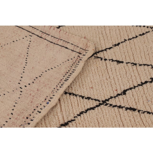 Textile Vintage Moroccan Rug With Tribal Diamond Grid in Beige & Black - Rug & Kilim For Sale - Image 7 of 9