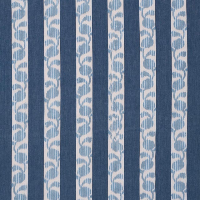 A true warp print made of 100% cotton, this soft botanical stripe features an intricate woven pattern with exquisite...