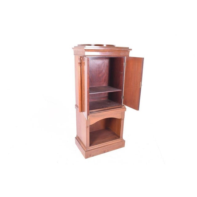 This English cabinet contains 2 doors.