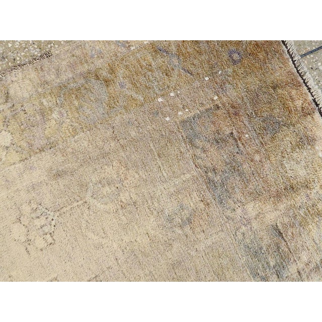 Mid-20th Century Handmade Turkish Oushak Throw Rug in Muted Neutral Tones For Sale In New York - Image 6 of 9