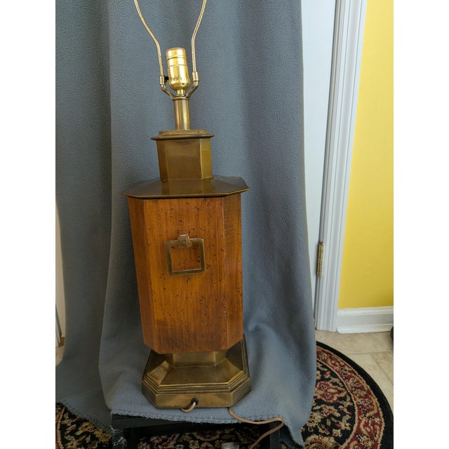 Mid-Century Modern Vintage Burlwood and Brass Hexagonal Table Lamp For Sale - Image 3 of 9