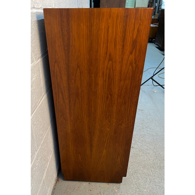 Henredon Circa 60' Mid-Century Modern Walnut Highboy Dresser For Sale - Image 10 of 17
