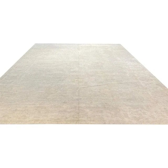 ACTUAL SIZE: 12’3″ x 17’5″ PRIMARY COLOR: Beige AGE: New ORIGIN: Pakistan MATERIALS: Wool FOUNDATION: Cotton PRODUCTION:...