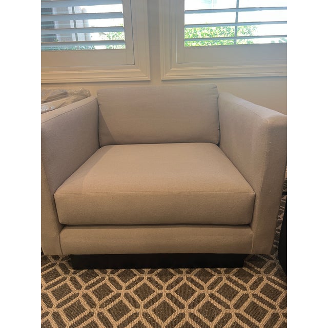 Contemporary 1970s Track Arm Chair in Fresca Dove Upholstery, Wood Frame with Black Inset Base, Concept 70 Georgia For Sale - Image 3 of 7