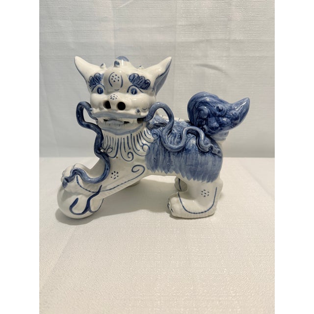 1980s 1980s Blue & White Porcelain Foo Dogs “Styled After” Staffordshire - A Pair | Turtle and Crane For Sale - Image 5 of 11