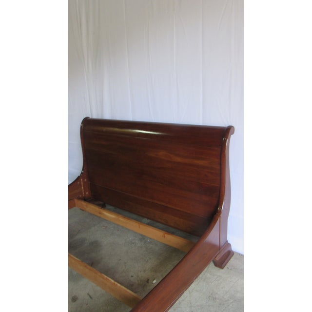 1980s 1980s Stickley Sleigh Bed Queen Cherry Designer Designer For Sale - Image 5 of 9