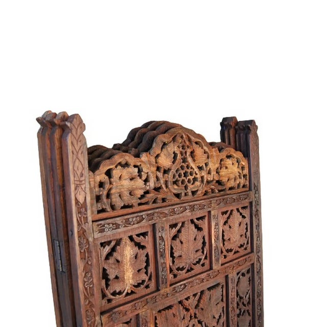 Hindu Jali Antique Carved Teak Wood Arabesque Floral Motifs Screen Room Divider For Sale - Image 10 of 10