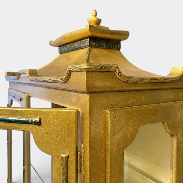 Mid-20th Century Giltwood Pagoda-Form Display Cabinet in the Manner of James Mont For Sale - Image 9 of 12