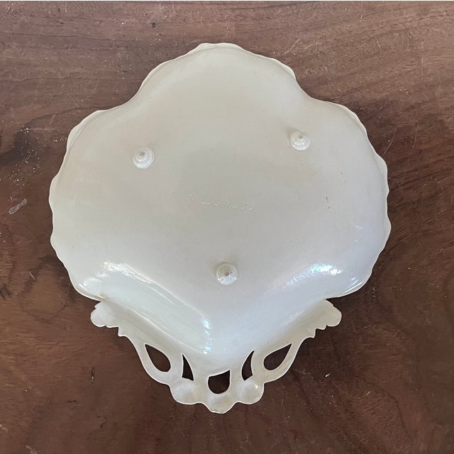 Antique 18th Century Wedgwood Creamware Rococo Sea Shell Form Dish With Feathered Edge For Sale - Image 10 of 15