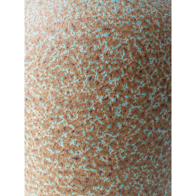 Textile Mid-Century Modern French Pottery Table Lamp with Raffia Lampshade from Accolay Studio, 1950s For Sale - Image 7 of 13