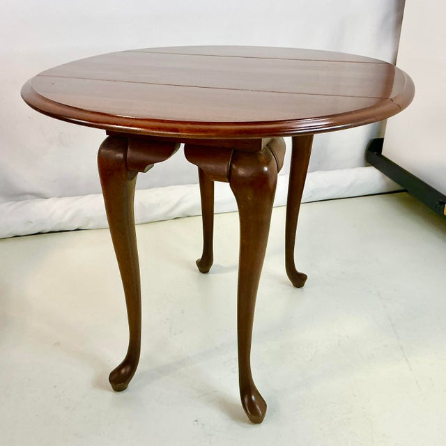 1980s Vintage Traditional English Queen Anne Mahogany Drop Leaf Side Table For Sale - Image 12 of 13