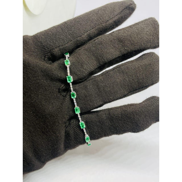 Gemstone Elegant 18k Gold Emerald 3.22ct & Diamond 0.39ct Bracelet, New For Sale - Image 7 of 10