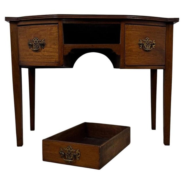 A beautifully proportioned and elegant 18th-century Georgian mahogany writing table, combining refined period styling,...