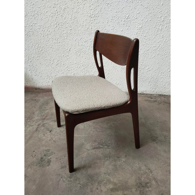 Mid-Century Modern Danish Chair in Boucle, 1970, in Very Good conditions. Designed 1970 to 1979