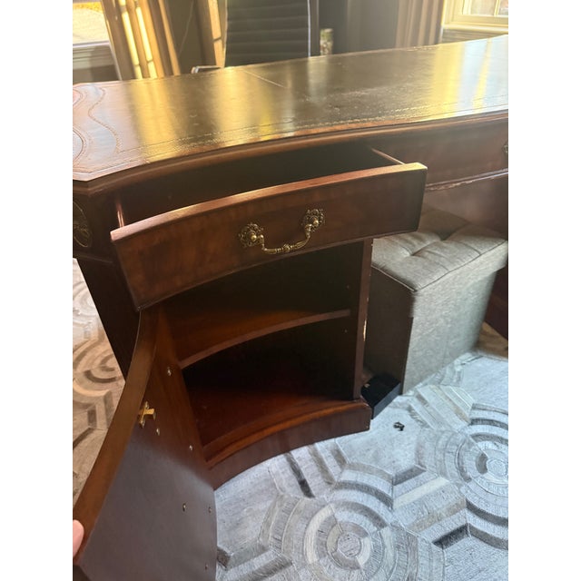 Maitland - Smith Late 20th Century Maitland Smith French Regency Louis XVI Flame Mahogany Serpentine Desk For Sale - Image 4 of 14