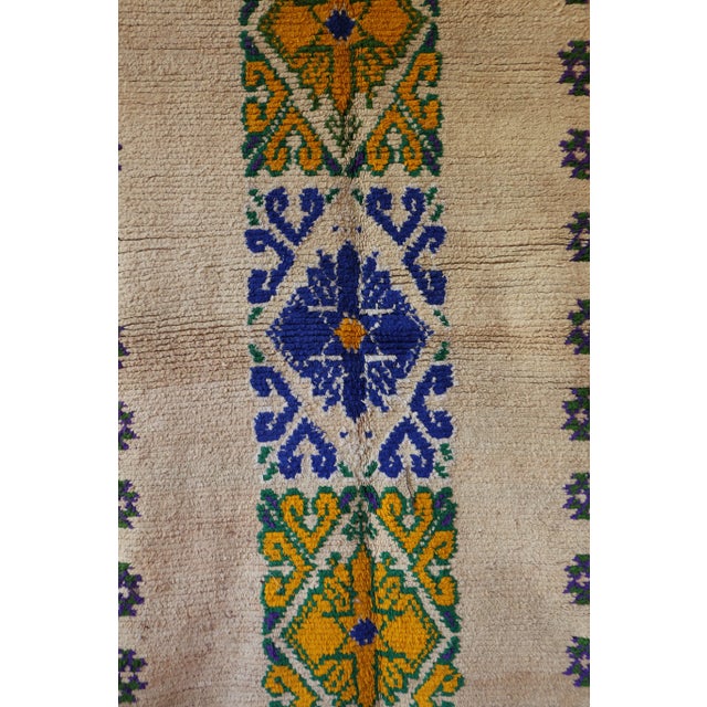 1990s Moroccan Handmade Berber Rug - 4'3" X 8'2" Ft For Sale - Image 5 of 6