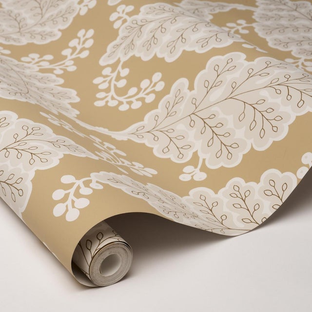 Schumacher Sample - Schumacher Estelle Wallcovering In Ochre For Sale - Image 4 of 5