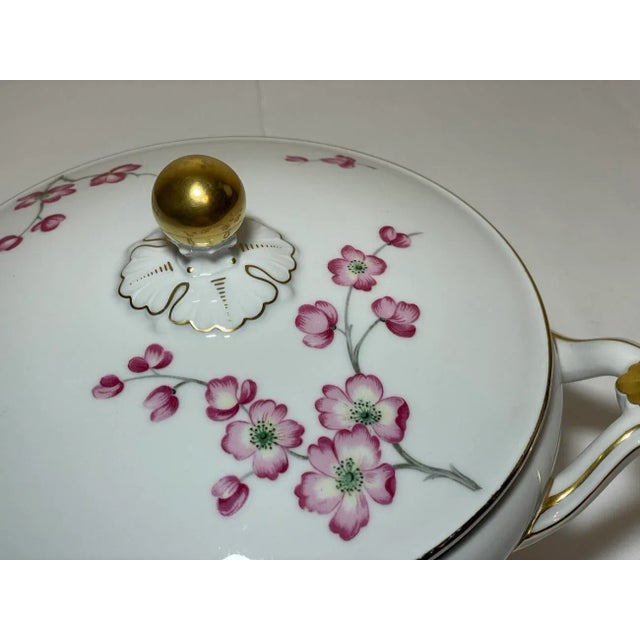 French 1940s H & Co. Heinrich Selb Bavaria Pink Floral Gilt Porcelain Covered Vegetable Serving Bowl For Sale - Image 3 of 10