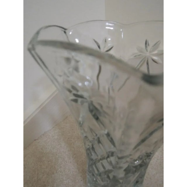 Mid 20th Century Glass Vase in Clear Cut American Brilliant Stars Embossed Design Tulip Shape For Sale - Image 5 of 10