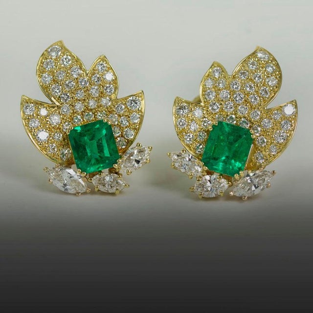 Contemporary Late 20th Century Pair of 18k Emerald Earrings by Keith Davis For Sale - Image 3 of 4