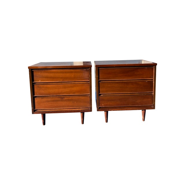Vintage Mid Century Modern Pair of Nightstands or End Tables For Sale In New York - Image 6 of 7