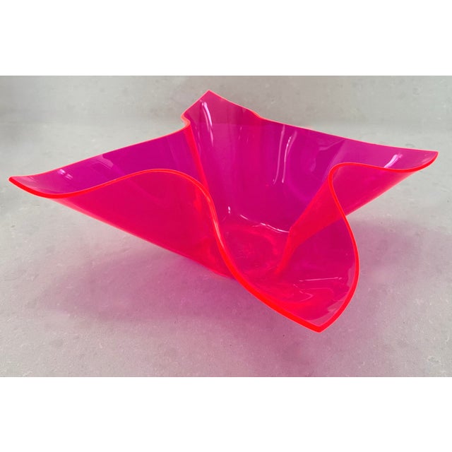 1960s 1960s Retro Mid-Century Modern Neon Pink Acrylic / Lucite Pillar Candleholder For Sale - Image 5 of 9