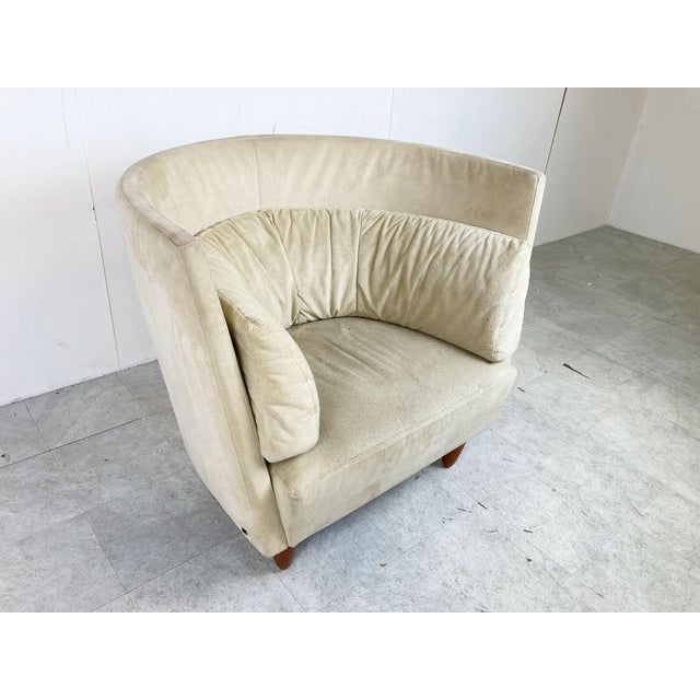 Rare curved highback lounge chair by Ligne Roset. Nicely designed lounge chair in suede upholstery in a beige/white...