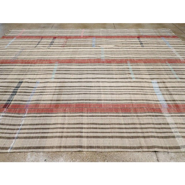 Mid-20th Century Handmade Turkish Flatweave Kilim Room Size Carpet For Sale - Image 4 of 8