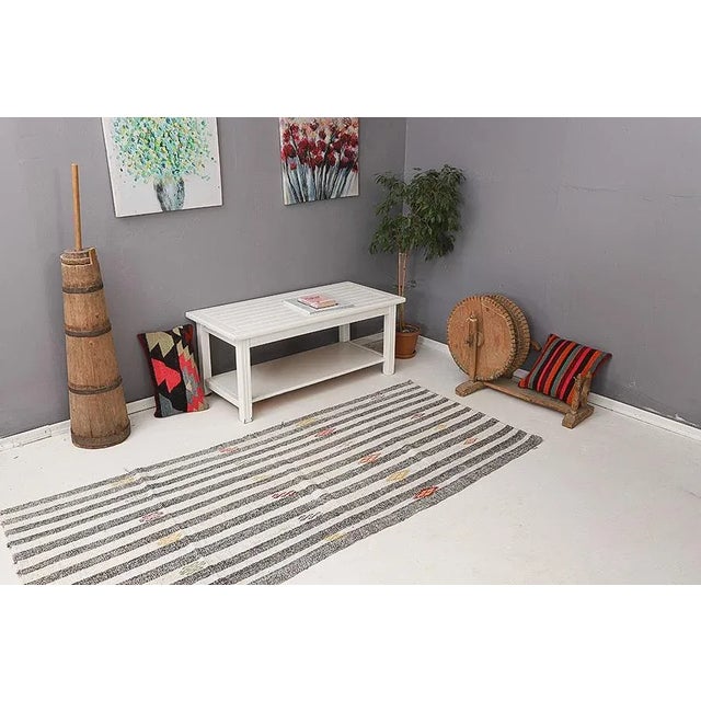 Vintage Gray & White Kilim Rug For Sale In Los Angeles - Image 6 of 7