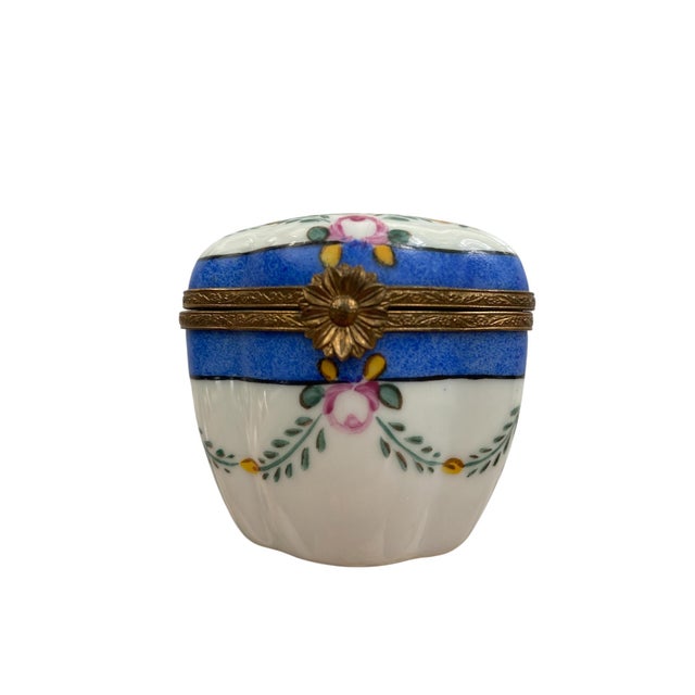 French French Limoges Hand Painted Porcelain Hinged Box, Peint Main For Sale - Image 3 of 6