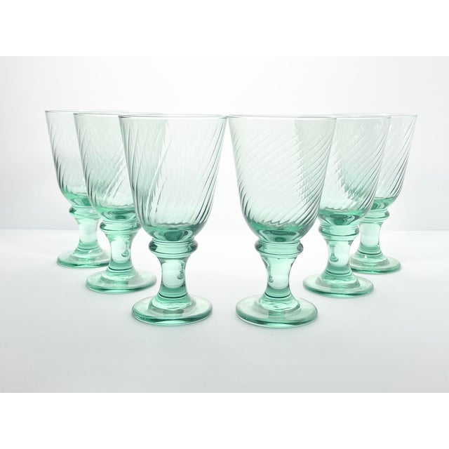 Vintage Set of 6 Green Swirl Optic Wine, Water or All Purpose Glasses 7” 14oz No chips, cracks, or fleabites. Height 7”...
