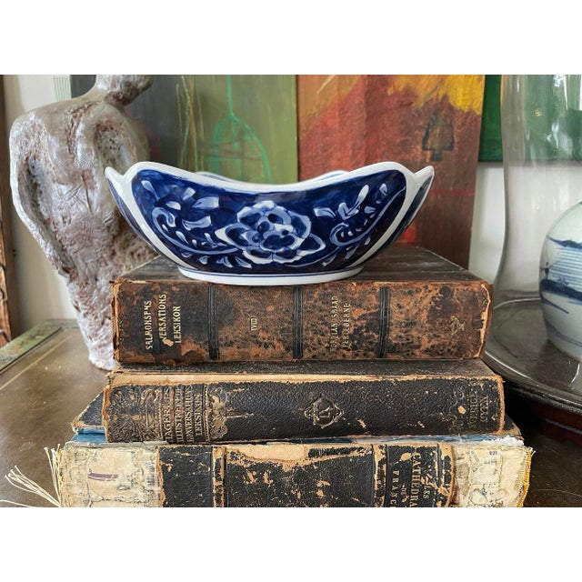 Early 20th Century Blue and White Square Chinese Ceramic Bowl For Sale - Image 4 of 8