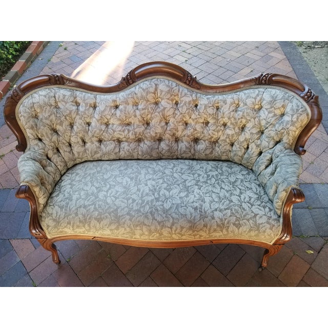 Early 20th Century Rare Victorian Tufted Love Seat in Walnut Frame For Sale In Los Angeles - Image 6 of 15