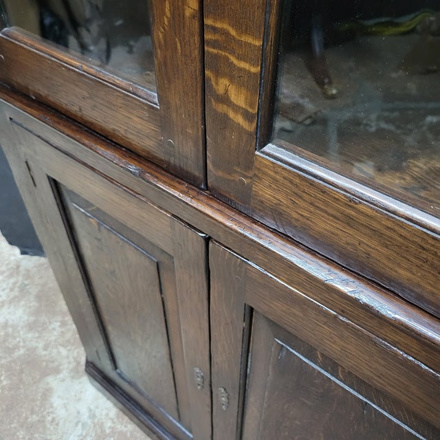 Late 20th Century English Oak Glass Top Doors With Paneled Bottom Doors Corner Cupboard For Sale In Atlanta - Image 6 of 16