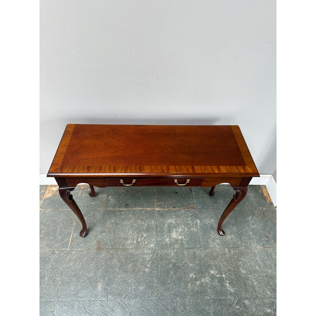 Vintage Hickory Chair James River Collection Mahogany Queen Anne Style Console Table, c. late 20th century. This beautiful...