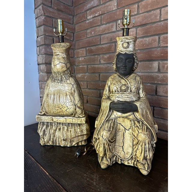 Pair of Mid-Century Modern Chinoiserie Chalkware Lamps. For Sale - Image 4 of 12