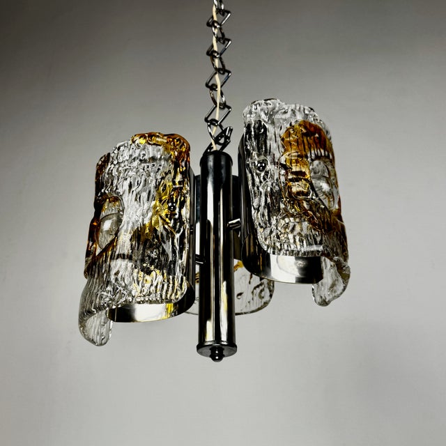 Mid-Century Modern Murano Chandelier attributed to Toni Zuccheri for Mazzega, Italy, 1970s, in Very Good conditions....