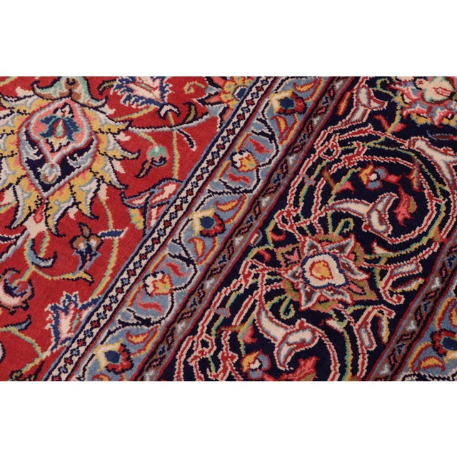 1970s Hand-Knotted Wool Rug – 9.9 X 13 Ft – Red Floral Medallion Traditional For Sale - Image 4 of 8