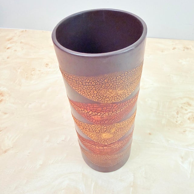 1960s Royal Haeger Studio Pottery Cylinder Vase — Dark Chocolate Crackle Glaze, Mid-Century Modern For Sale - Image 5 of 7