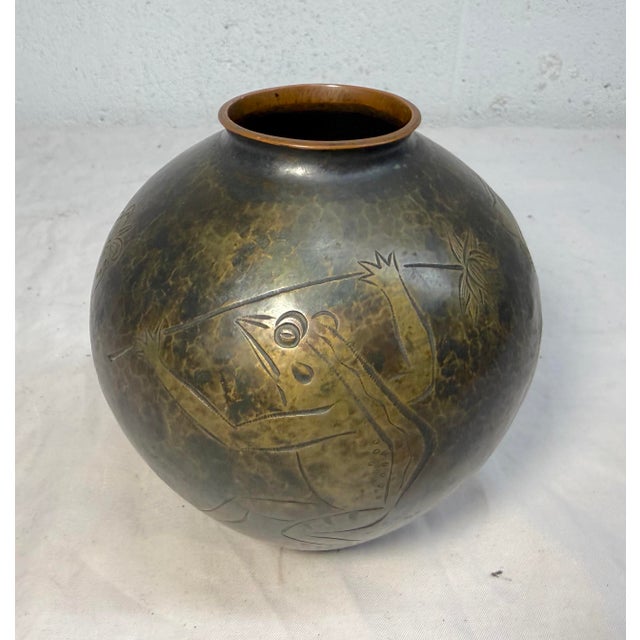 Japanese Antique Handmade Hammered Japanese Tooled Bronze Frog Scene Bronze Vase Urn For Sale - Image 3 of 14